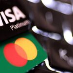 Juros do cartão de crédito sobem e atingem 432% em abril, diz Banco Central Juros do cartão de crédito sobem e atingem 432% em abril, diz Banco Central