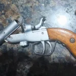Homem é preso com arma de fogo e diz que pretendia matar desafeto em Cacoal